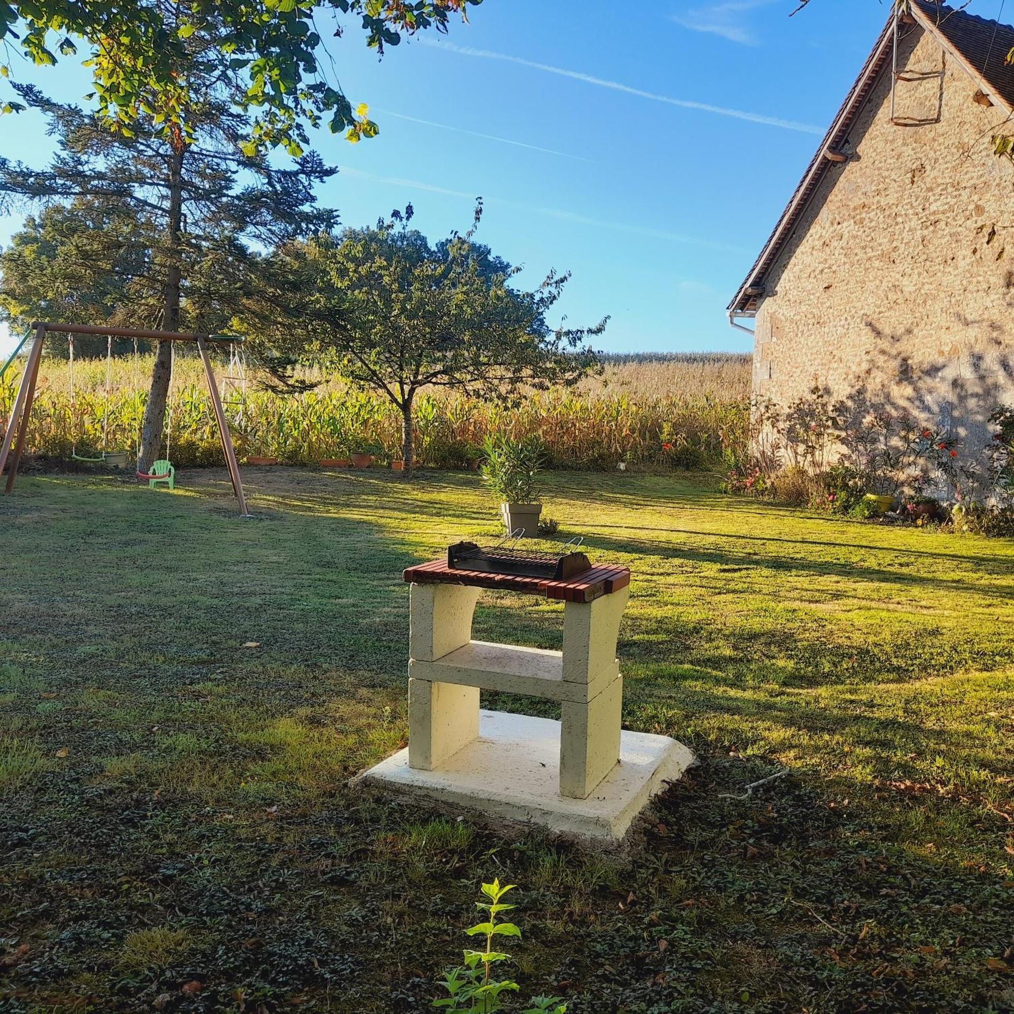 Gite Les Vignes Du Chateau - 4 Personnes Gehee Экстерьер фото