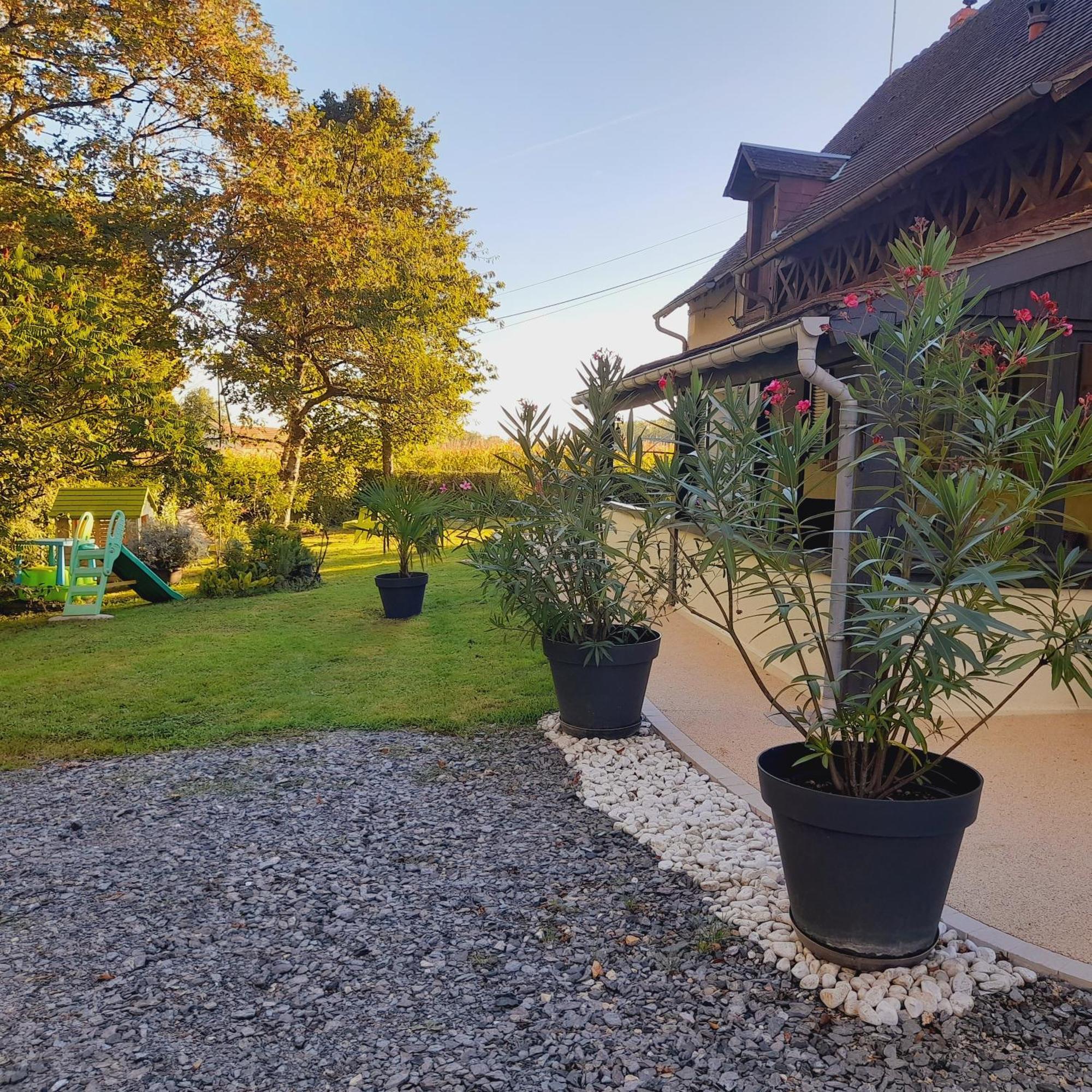 Gite Les Vignes Du Chateau - 4 Personnes Gehee Экстерьер фото